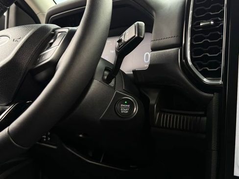 Used 2025 Ford Ranger Lariat w/ Black Appearance Package image 12