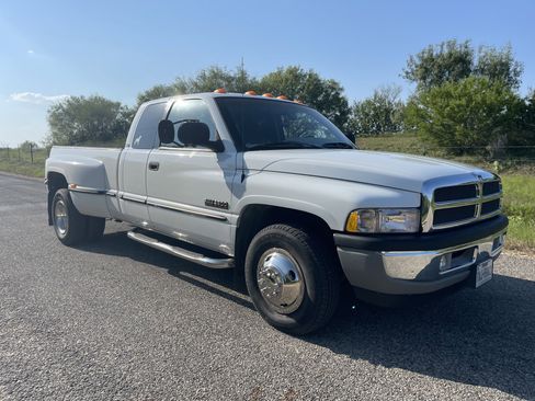 Used 1999 Dodge Ram 3500 Truck ST image 2