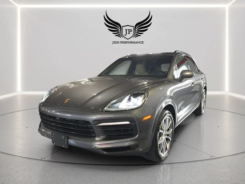 Used 2023 Porsche Cayenne AWD/4WD image 3