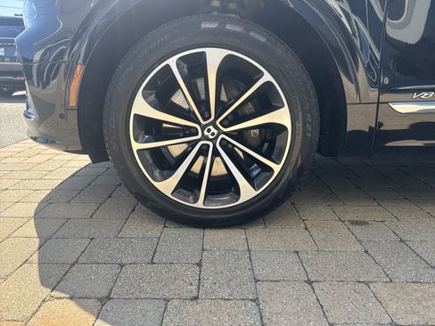 Used 2021 Bentley Bentayga AWD/4WD image 5