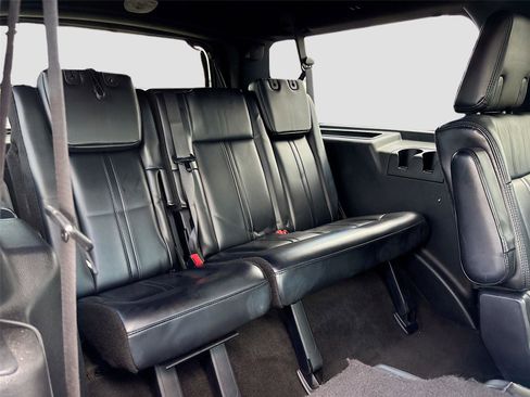 Used 2016 Lincoln Navigator L Select RWD image 28