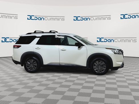 Used 2022 Nissan Pathfinder SV AWD/4WD image 2