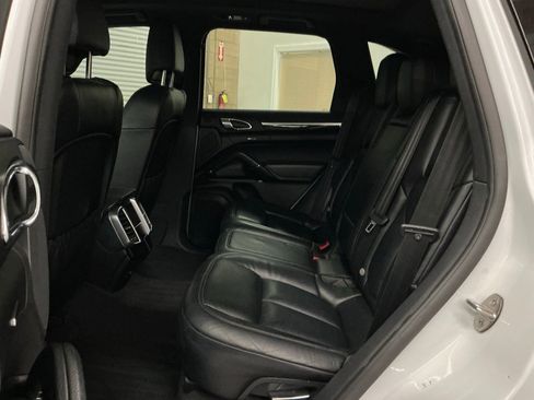 Used 2018 Porsche Cayenne Platinum Edition image 17