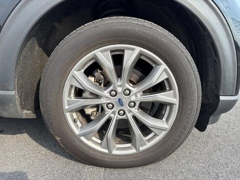 Used 2021 Ford Explorer Limited w/ Equipment Group 301A AWD/4WD image 11