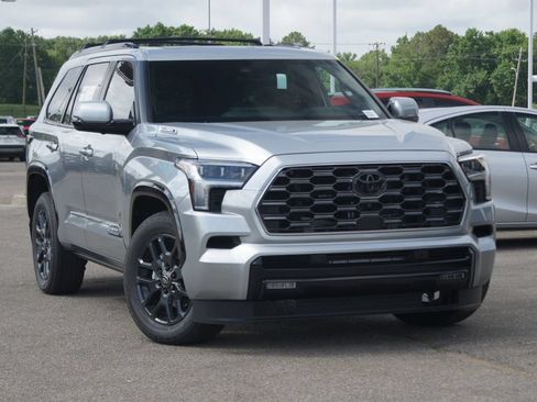 Used 2026 Toyota Sequoia Platinum w/ Tow Technology Package AWD/4WD image 18