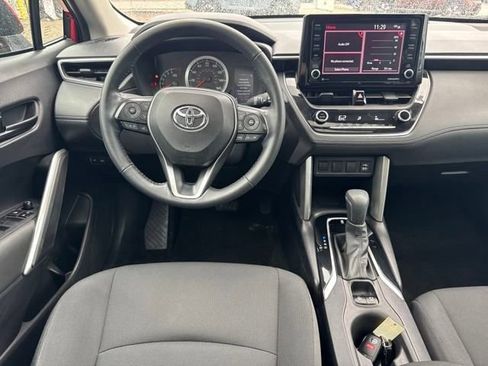 Used 2022 Toyota Corolla Cross LE w/ Moonroof Package image 18