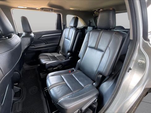 Used 2017 Toyota Highlander SE AWD/4WD image 21