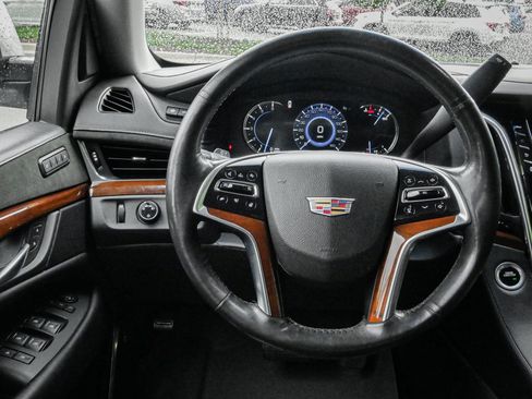 Used 2018 Cadillac Escalade ESV Luxury RWD image 18