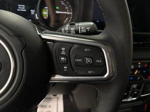 Used 2025 Jeep Wrangler Unlimited Sahara AWD/4WD image 14