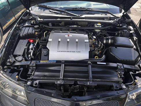 Used 2005 Pontiac Bonneville GXP FWD image 8