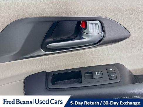Used 2024 Chrysler Pacifica Limited FWD image 41