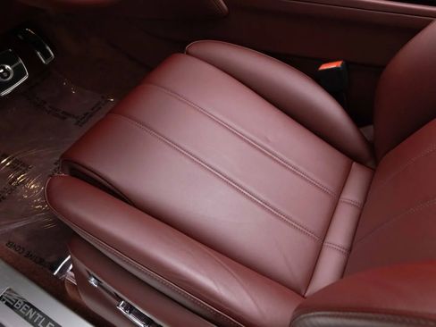 Used 2019 Bentley Bentayga AWD/4WD image 34