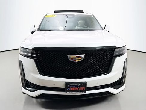 Used 2022 Cadillac Escalade ESV Sport Platinum w/ Heavy-Duty Trailer Package AWD/4WD image 2