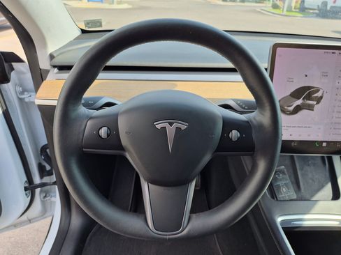 Used 2021 Tesla Model Y Long Range AWD/4WD image 17