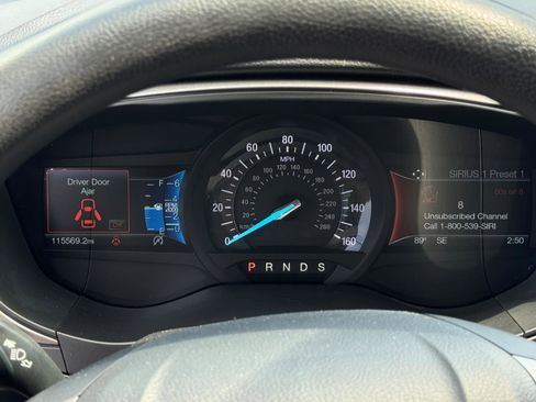 Used 2018 Ford Fusion SE w/ Fusion SE Technology Package FWD image 20