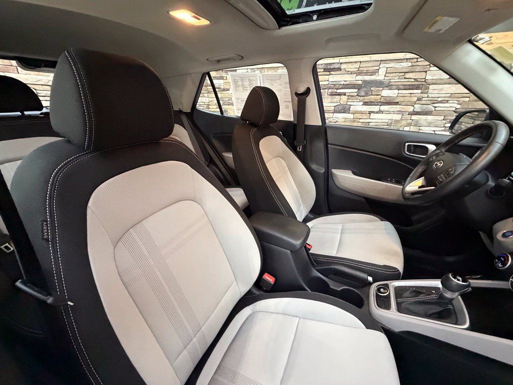 Used 2024 Hyundai Venue SEL FWD image 23