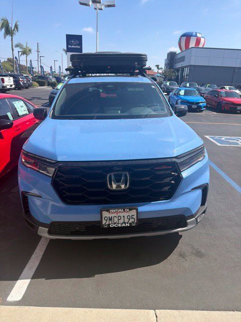 Used 2025 Honda Pilot TrailSport image 1