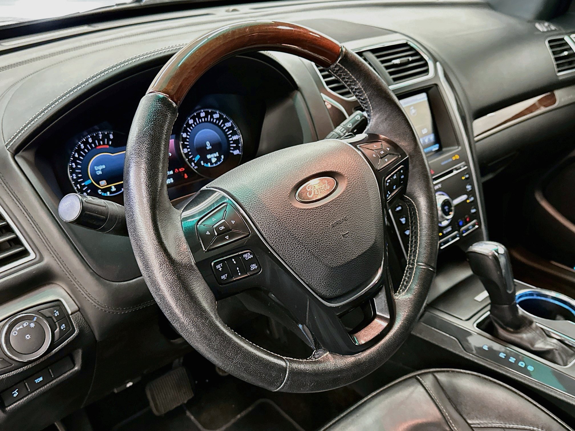 Used 2016 Ford Explorer Platinum AWD/4WD image 18