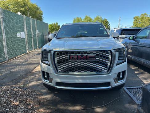 Used 2022 GMC Yukon XL Denali AWD/4WD image 4