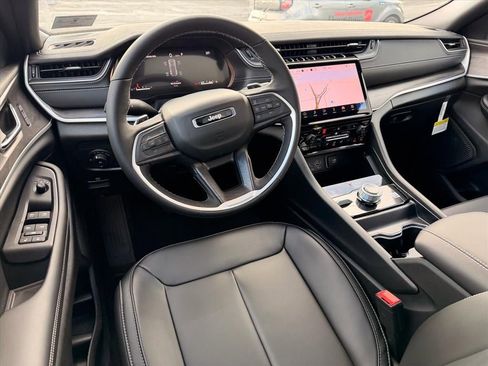 New 2025 Jeep Grand Cherokee Limited image 7