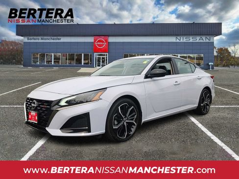 Used 2023 Nissan Altima 2.5 SR FWD image 1