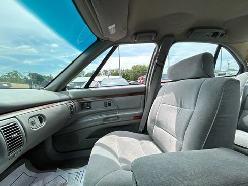 Used 1998 Oldsmobile 88 FWD image 34
