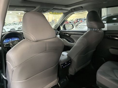Used 2024 Toyota Highlander Platinum AWD/4WD image 20