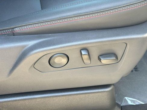 Used 2026 Chevrolet Suburban RST RWD image 32