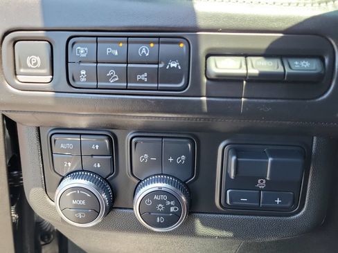 Used 2023 GMC Yukon Denali Ultimate AWD/4WD image 17