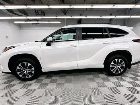 Used 2024 Toyota Highlander XLE AWD/4WD image 14