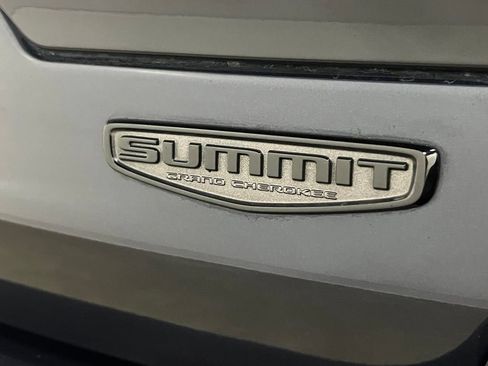 Used 2024 Jeep Grand Cherokee Summit w/ Luxury Tech Group V AWD/4WD image 6