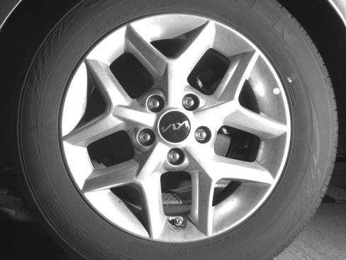Used 2025 Kia Soul LX w/ LX Technology Package FWD image 14