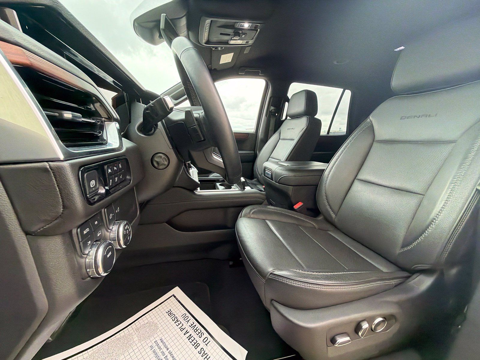 Used 2025 GMC Yukon Denali AWD/4WD image 15
