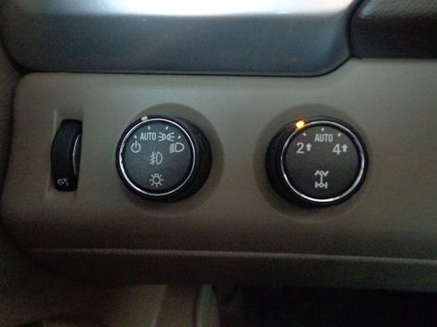 Used 2015 Chevrolet Suburban LTZ image 32