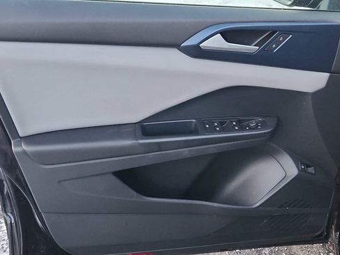 Used 2023 Volkswagen Taos SE image 12