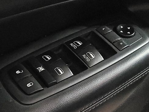 Used 2019 Jeep Grand Cherokee Limited image 27