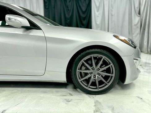 Used 2015 Hyundai Genesis 3.8 image 12