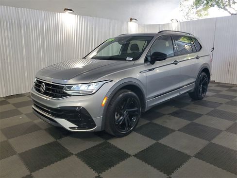 Used 2023 Volkswagen Tiguan SE R-Line image 3
