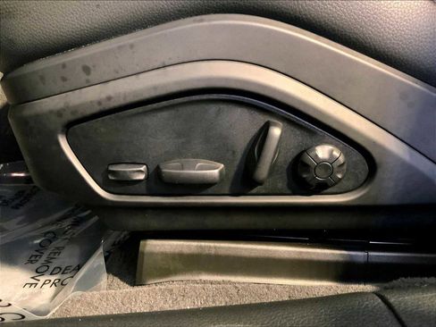 Certified 2025 Porsche Panamera 4 image 39