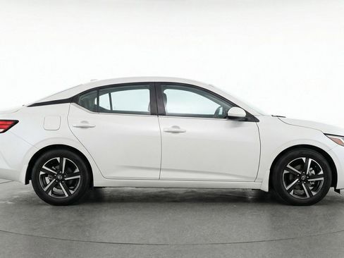Used 2025 Nissan Sentra SV FWD image 11