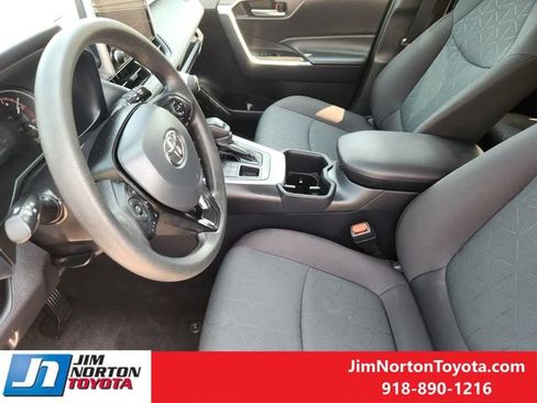 Used 2025 Toyota RAV4 XLE AWD/4WD image 13