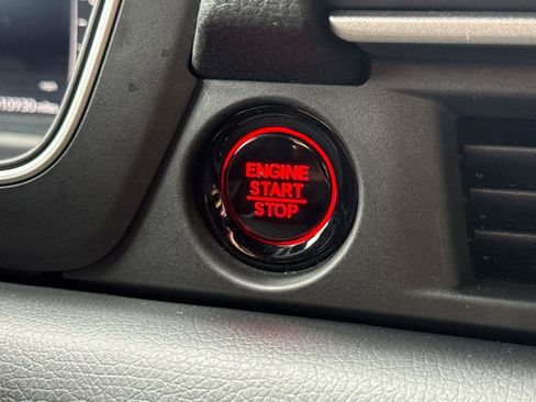 Certified 2025 Honda Pilot Black Edition image 24