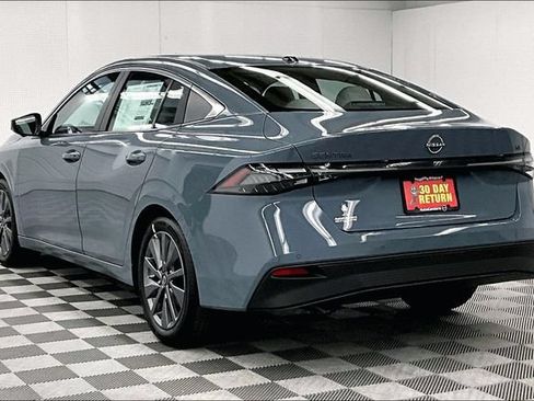 New 2026 Nissan Sentra SL w/ Floor Mat Package FWD image 4