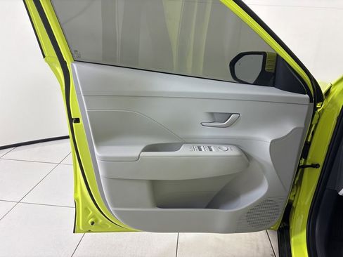 Used 2024 Hyundai Kona SEL w/ Convenience Package image 17