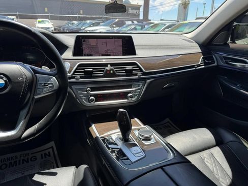 Used 2022 BMW 740i w/ Premium Package RWD image 23