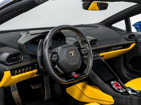 Used 2023 Lamborghini Huracan EVO AWD/4WD image 12