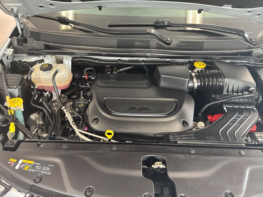 Certified 2024 Chrysler Pacifica Touring-L FWD image 44
