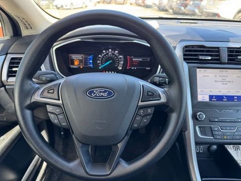 Used 2020 Ford Fusion SE FWD image 17