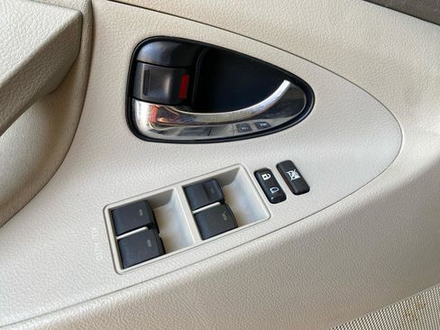 Used 2011 Toyota Camry LE FWD image 14