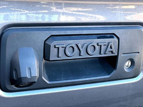 Used 2019 Toyota Tacoma SR image 31